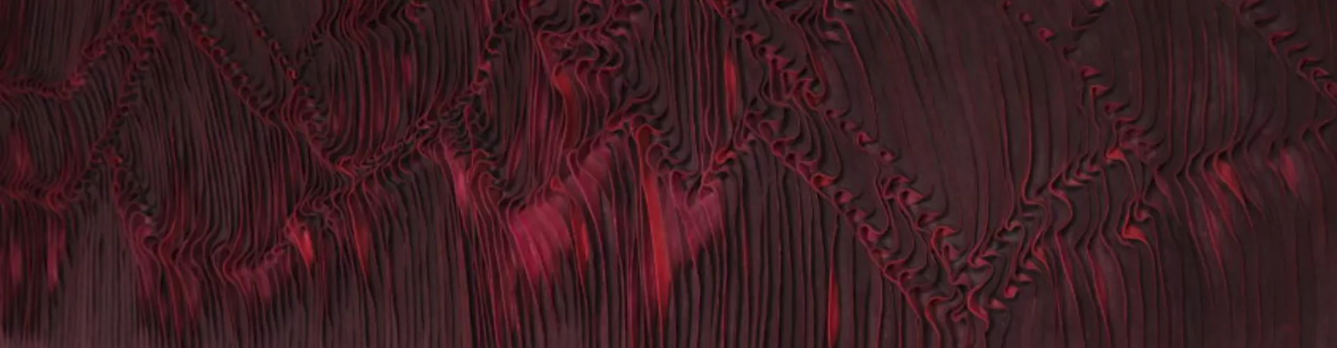 Tableau de l'artiste May Lucy Suess, représentant des textures en reliefs, comme des ficelles qui s'entrelacent, le tout dans des nuances bordeaux